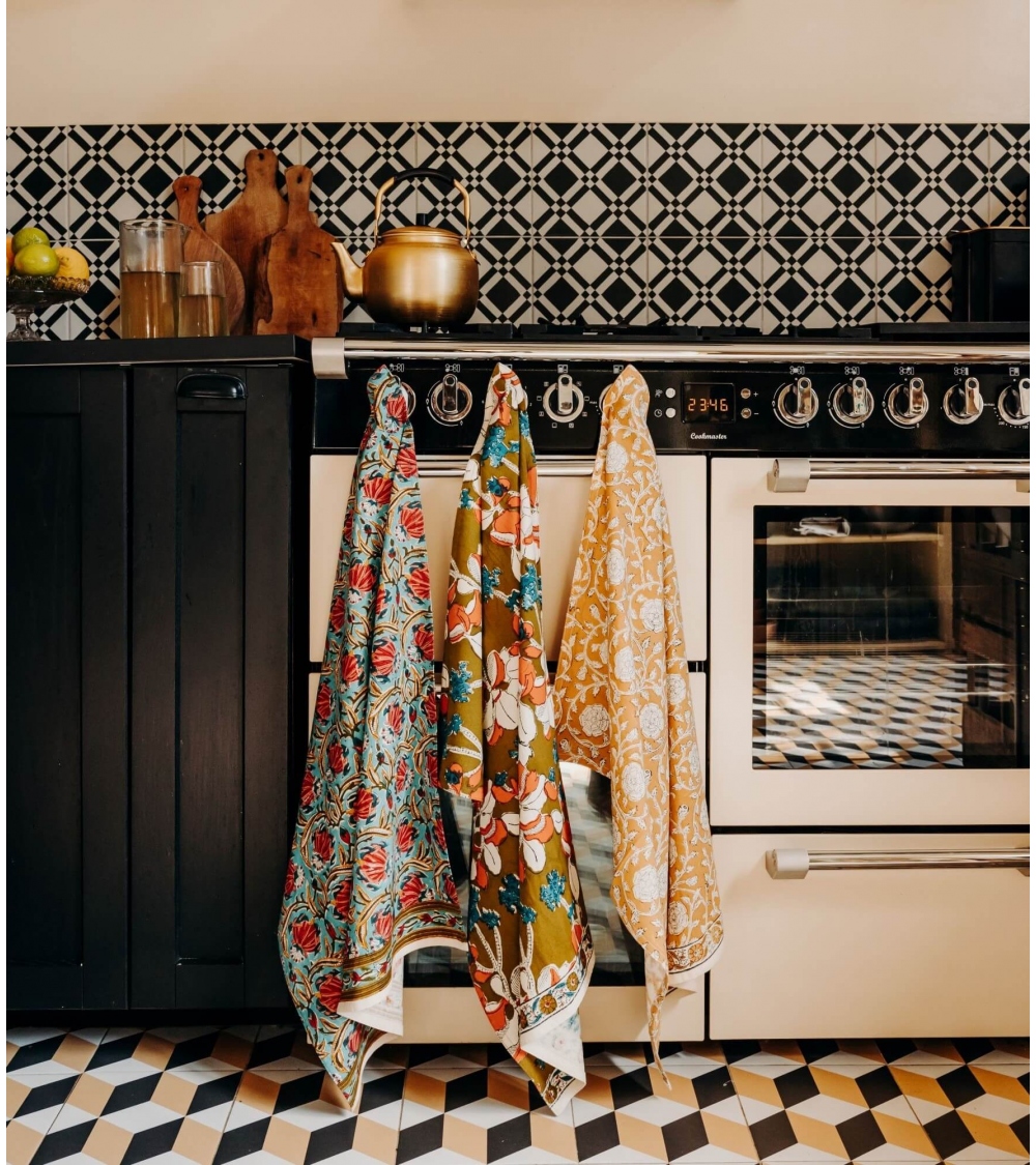 Iris olive towel