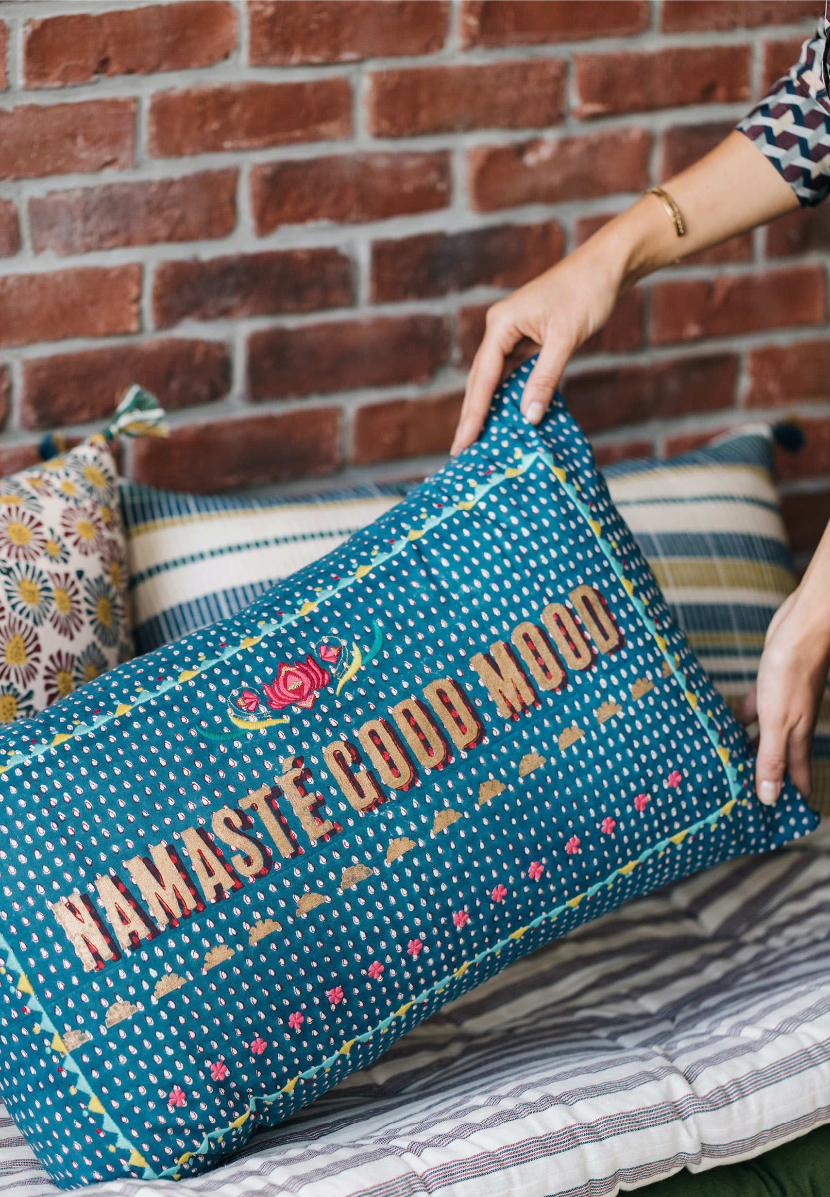cushion Jamini