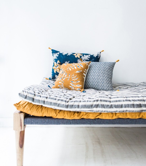 Housse de coussin Devi bleu indigo