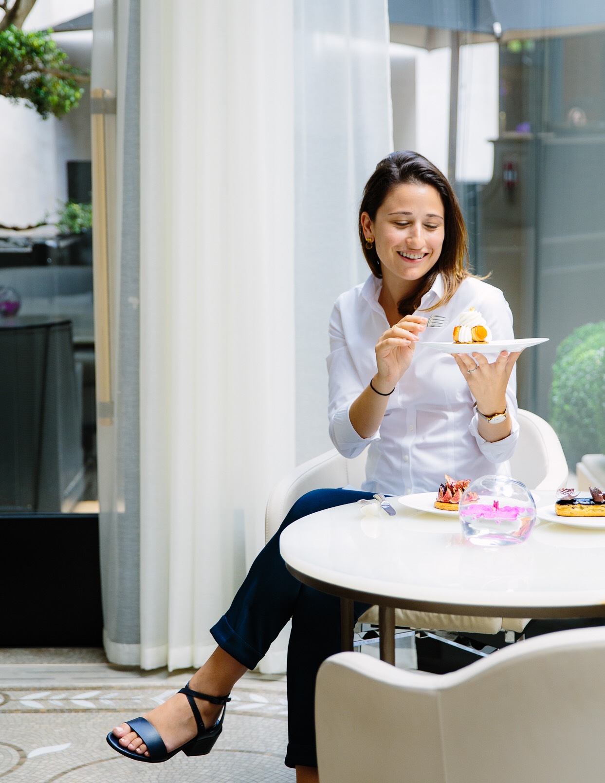 lindsey tramota holding a pastry